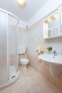 Ένα μπάνιο στο Villa Lidija