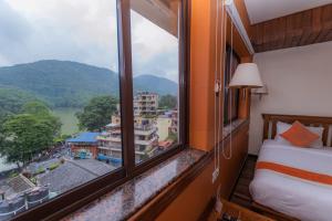 Pemandangan gunung umum atau pemandangan gunung yang diambil dari hotel