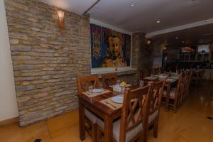 Restoran atau tempat lain untuk makan di Pokhara Batika