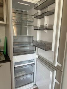 an empty refrigerator with its door open in a kitchen at Casa vacanze da Nanda e Danilo in Pineto