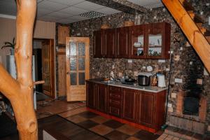 Kuchyň nebo kuchyňský kout v ubytování Guest house ''Stropiki'' with Sauna and hot Tub