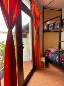 Postel nebo postele na pokoji v ubytování Hostal La Isla