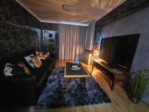 TV a/nebo společenská místnost v ubytování Melville Oasis