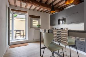 Kuchyň nebo kuchyňský kout v ubytování Fede Urban Flat - Posto auto e Metro - ItalyWeGo