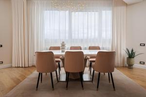 Skylark Central Aparthotel的休息区