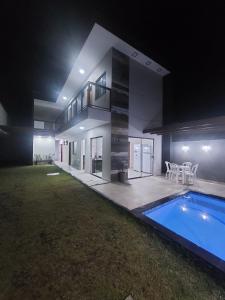 Πισίνα στο ή κοντά στο Suítes Praia e Sol