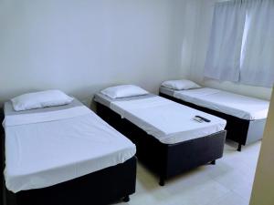 Ένα ή περισσότερα κρεβάτια σε δωμάτιο στο Suítes Praia e Sol +12 φωτογραφίες