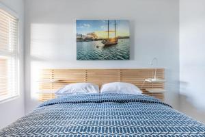 a bedroom with a bed with a painting on the wall at Daniel - Oceanview in Newport Beach