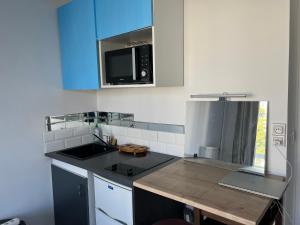 Kuchyň nebo kuchyňský kout v ubytování Charm studio nearby La Défense Arena