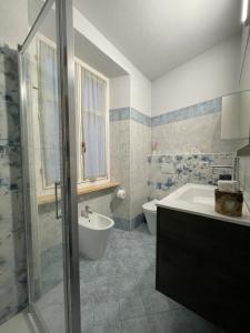 a bathroom with a tub and a toilet and a sink at Asfodelo rooms in Bra