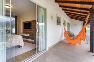 a room with a hammock in a house at Casa Bellavista, 4 suítes A/C, Sauna, Vista in Petrópolis