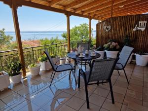 Μπαλκόνι ή βεράντα στο Dennis Seaview
