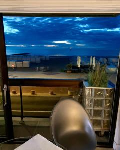 Ein Balkon oder eine Terrasse in der Unterkunft Superbe appartement digue vue mer