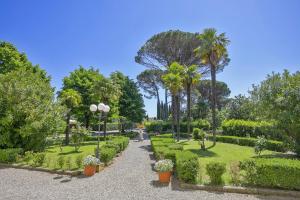 A garden outside Tenuta Santa Colomba - Happy Rentals