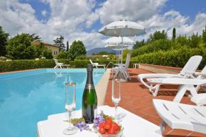 The swimming pool at or close to Tenuta Santa Colomba - Happy Rentals