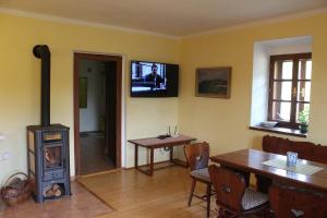 Televízia a/alebo spoločenská miestnosť v ubytovaní Country house - Slapy/Pazderny