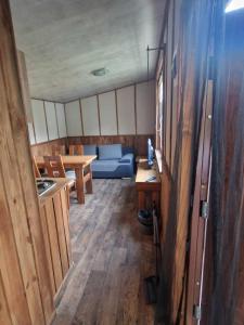 a room with a kitchen and a table in a trailer at Apartament HOLENDER na Polu namiotowym RADOŚĆ in Okuninka