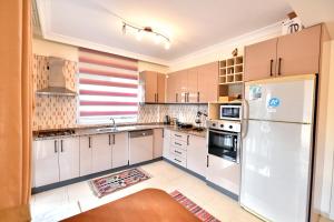 Η κουζίνα ή μικρή κουζίνα στο Villa Mango