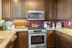 Cucina o angolo cottura di Suncadia Penthouse with Mountain and River Views!