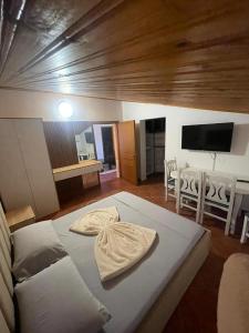 Postel nebo postele na pokoji v ubytování Hotel Laura