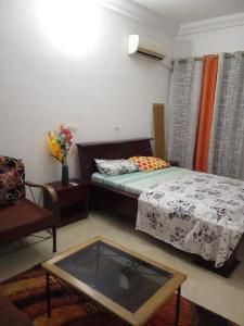 เตียงในห้องที่ Résidence Studio meublée