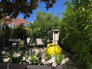 a garden with a table and chairs and flowers at Appartamento villatorretta24 in Riva del Garda +51 photos
