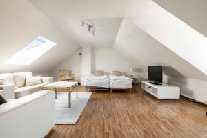 Katil atau katil-katil dalam bilik di Two floors one bedroom apt next to the wall +8 gambar