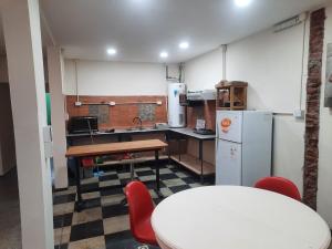 Η κουζίνα ή μικρή κουζίνα στο lopez480 habitaciones