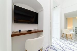 TV a/nebo společenská místnost v ubytování Palazzo Colavolpe Suite