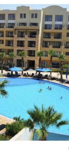 Kolam renang di atau dekat dengan Samarah resort F52