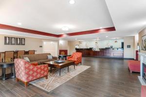 Posezení v ubytování Best Western Plus Burleson Inn & Suites