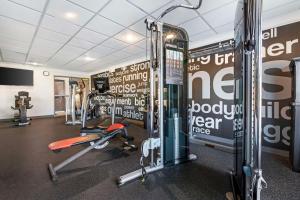 Fitnes oz. oprema za telovadbo v nastanitvi Best Western Plus Appleton Airport Mall Hotel