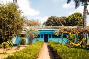 a blue house with a hammock in front of it at Hostel Pensão Ya Mute in Chimoio