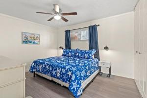 Un ou plusieurs lits dans un hébergement de l'établissement Hook Line Double Sinker Lake View 3 Comm Pools