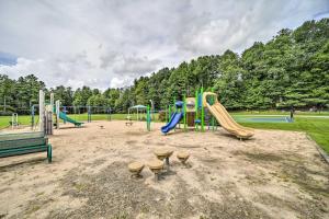 Herní místnost nebo prostor pro děti v ubytování Sapphire Valley Condo with Pool and Lake Beach Access!