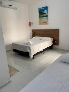 a bedroom with a bed in a room at Chalés Pulo do Gato in Canoa Quebrada