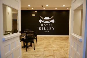 Certifikát, hodnocení, plakát nebo jiný dokument vystavený v ubytování Hotel Dilley Grand