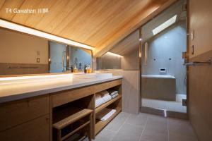 Koupelna v ubytování 滔々 倉敷民藝館南の宿 toutou, Mingeikan Minami no Yado + 37 fotografií
