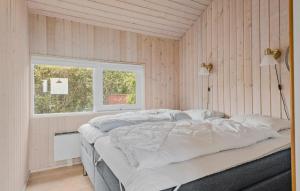 Postel nebo postele na pokoji v ubytování Holiday Home Kystagervej Odder Ix