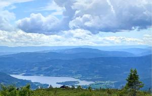 vista sul lago da una montagna di Amazing Apartment In Noresund With Wifi a Noresund