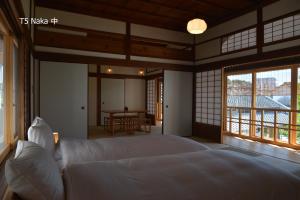 Rúm í herbergi á 滔々 倉敷民藝館南の宿 toutou, Mingeikan Minami no Yado