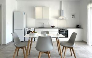 Nhà bếp/bếp nhỏ tại Lovely Home In Vasilika Evia