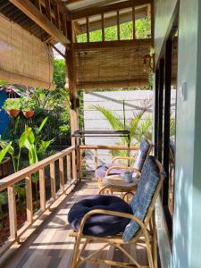 Marta House gili air的阳台或露台