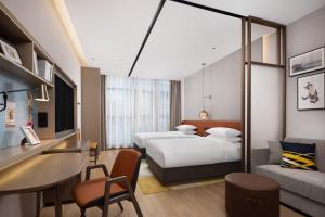 En eller flere senge i et værelse på Home2 Suite by Hilton Dongguan Shipai