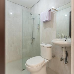 Koupelna v ubytování Fazza Homes + 9 fotografií