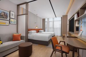 En eller flere senge i et værelse på Home2 Suite by Hilton Dongguan Shipai