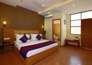 Postel nebo postele na pokoji v ubytování Hotel Aeroporto Nearest Landmark Aerocity delhi + 37 fotografií
