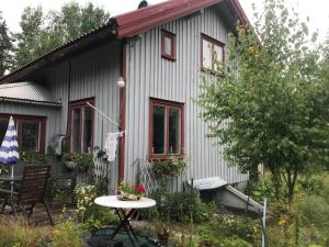 Zahrada ubytování Charmigt äldre hus, laddbox 22 kw, 5 bil-minuter till bad