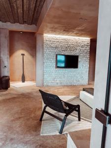 TV a/nebo společenská místnost v ubytování The Rover Siargao - Loft