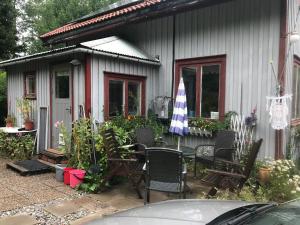 Zahrada ubytování Charmigt äldre hus, laddbox 22 kw, 5 bil-minuter till bad